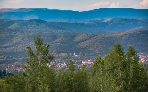 Kırsal Dağlık Arazi Tarlada Duman Var — Stok fotoğraf