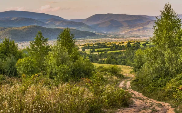 Ländliche Hochlandlandschaft Mit Rauch Auf Dem Feld — Stockfoto