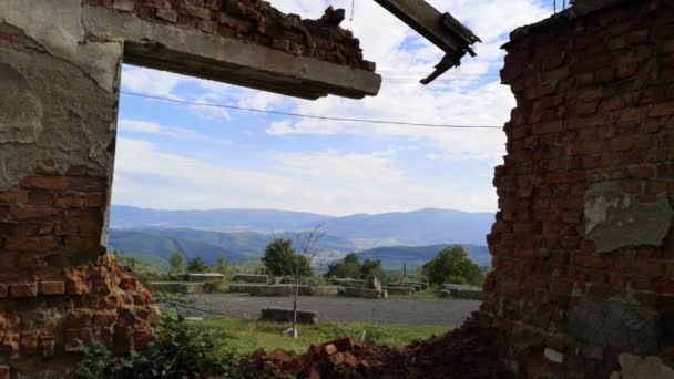 Edificio Ruinas Una Granja Abandonada Alto Las Montañas — Vídeo de stock