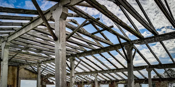 Bâtiment Délabré Une Ferme Abandonnée Sommet Des Montagnes — Photo