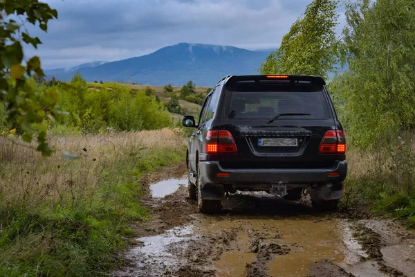 Suv Travels Autumn Carpathians — Stock Photo, Image