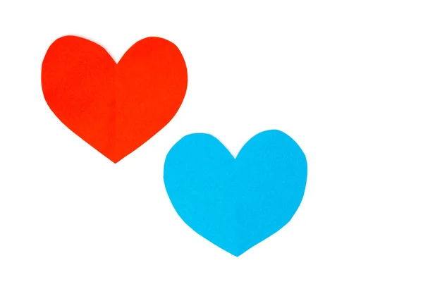 Cortar corazones de papel rojo y azul juntos sobre fondo blanco — Foto de Stock