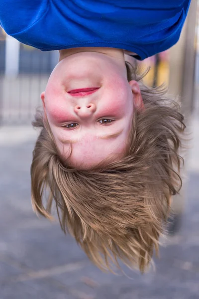 Young girls head hanging upside down — Stock Photo, Image