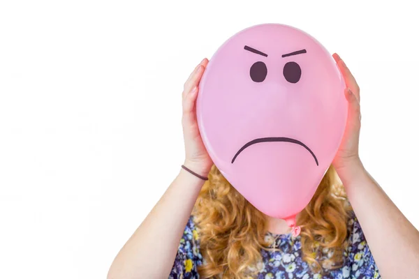 Ροζ μπαλόνι με απογοητευμένοι έκφραση μπροστά από το πρόσωπό του τα κορίτσια — 图库照片