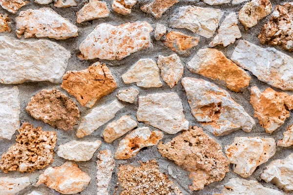 Fundo da parede pedregosa com cimento — Fotografia de Stock