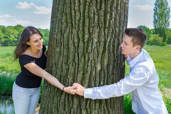 Young attractive caucasian couple in love holding hands around t — Stock Photo, Image