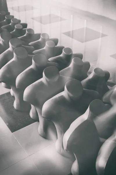 Grup mankenler yerde