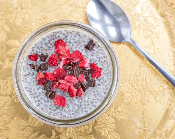 Sağlıklı eğilim gıda vanilya chia puding — Stok fotoğraf