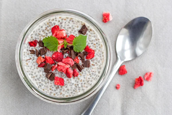 Hälsosam trend mat vanilj chia pudding Stockbild