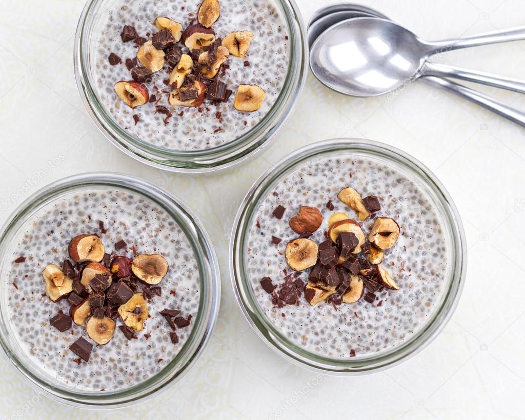 healthy trend food vanilla chia pudding