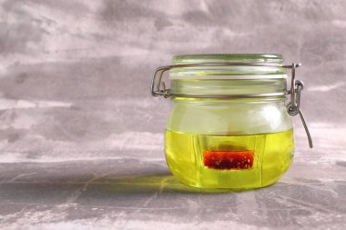HİDROKLORİK ACID VE SODİUM KORİTESİ BİR CİNAYET GÖREVİ