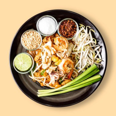 Tayland usulü karidesli erişte, Tayland usulü Tayland mutfağı ünlüdür.