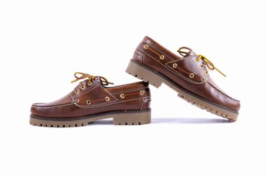 Erkek kahverengi deri ayakkabı beyaz arka planda, izole ürün.