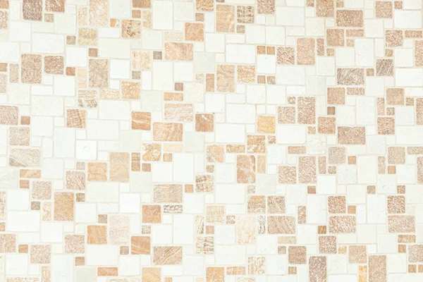 İç tasarımda küçük renkli kare fayanslar, dekoratif mozaik