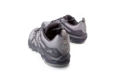 Mizuno Wave Mujin 6 numaralı koşu ayakkabısı beyaz arka planda izole edilmiş. Mizuno Kardeşler Ltd. 1906 'da Rihachi ve kardeşi Rizo, Osaka Japonya tarafından kuruldu.