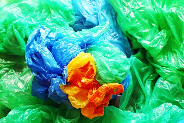 En hel del färgglada plastpåsar — Stockfoto
