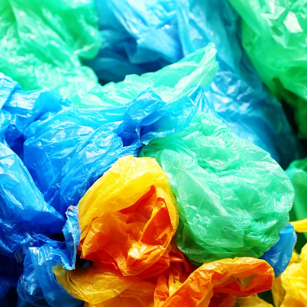 Un montón de bolsas de plástico de colores Fotos de stock