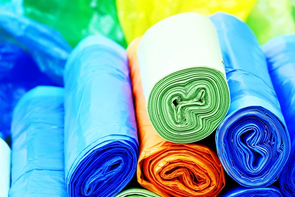 bir sürü çöp poşetleri rulo