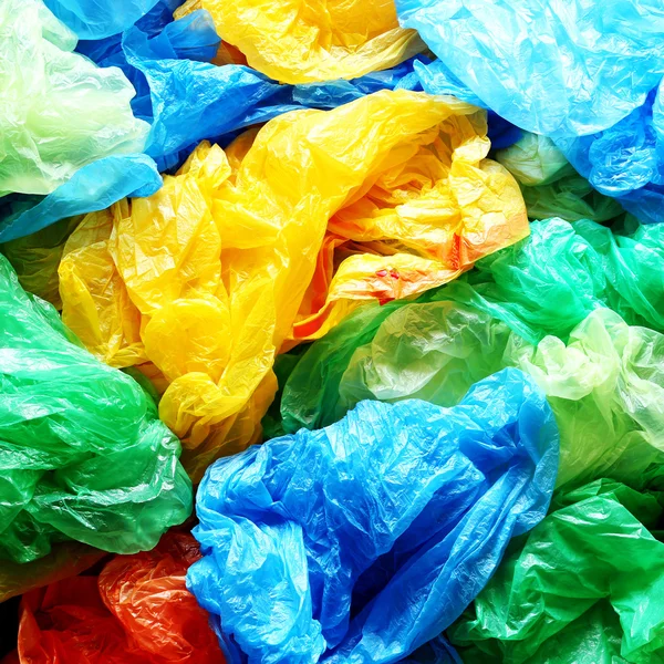 Um monte de sacos de plástico coloridos — Fotografia de Stock