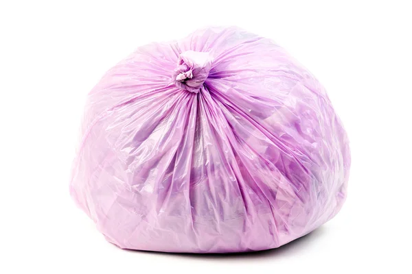 Фиолетовый мешок мусора изолирован на белом — стоковое фото