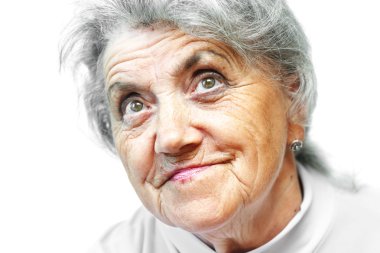 Yaşlı kadının yüzünde beyaz