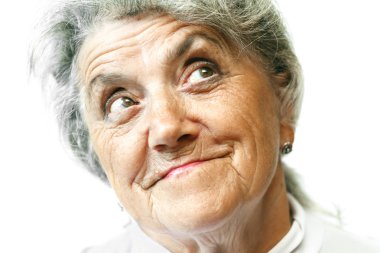 Yaşlı kadın gülümsemek yüz beyaz