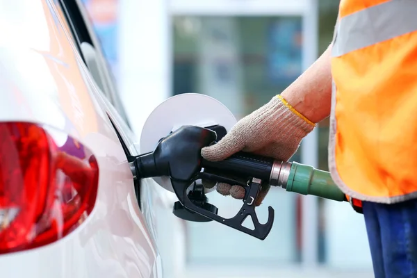 Araba petro ile yakıt ikmali