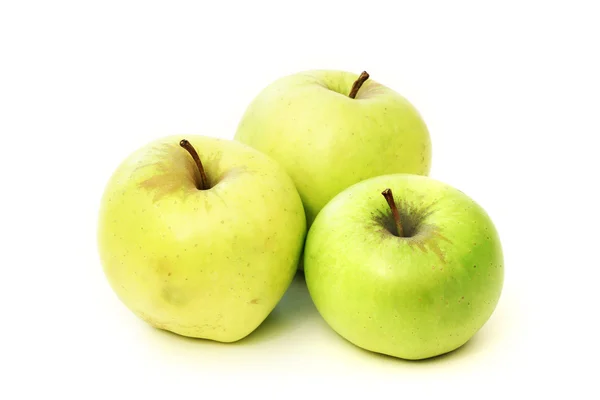 Drie groene appel op een witte achtergrond — Stockfoto