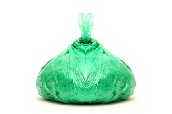 Saco de lixo verde isolado em branco — Fotografia de Stock