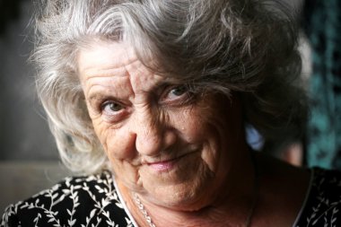 Gülümse büyükanne yüz