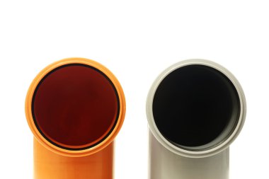 Drenaj boru gri ve kırmızı beyaz zemin üzerine köşe