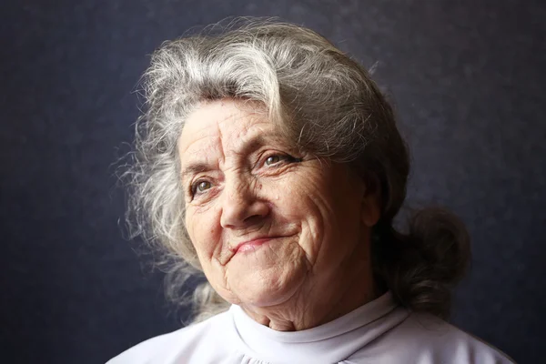 Feliz abuela retrato sobre un fondo oscuro Fotos de stock libres de derechos