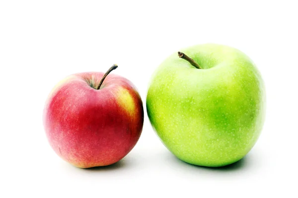 Rode en groene appel geïsoleerd op een witte achtergrond — Stockfoto