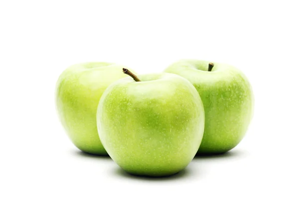 Groene appels geïsoleerd op een witte achtergrond — Stockfoto