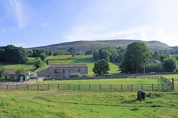 Une Belle Promenade Hardraw Hawes Qui Résume Une Merveilleuse Ambiance — Photo