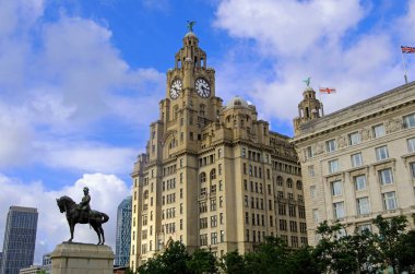 Kraliyet Liver Binası, Liverpool 'un eski Unesco Dünya Mirası Denizcilik Ticaret Şehri' nin bir parçasıydı. Pier Head, Liverpool, İngiltere, 16 Ağustos Pazartesi.