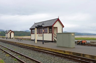 Porthmadog Heritage demiryolu sinyal kutusu yeniden açıldığından beri çok meşgul. Porthmadog Ulusal Tren İstasyonu, Porthmadog, Gwynedd, Galler, 21 Ağustos 2021 Cumartesi.