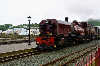 Porthmadog Heritage demiryolu sinyal kutusu yeniden açıldığından beri çok meşgul. Porthmadog Ulusal Tren İstasyonu, Porthmadog, Gwynedd, Galler, 21 Ağustos 2021 Cumartesi.