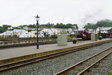 Porthmadog Heritage demiryolu sinyal kutusu yeniden açıldığından beri çok meşgul. Porthmadog Ulusal Tren İstasyonu, Porthmadog, Gwynedd, Galler, 21 Ağustos 2021 Cumartesi.