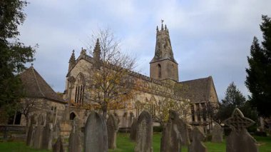 Minchinhampton 'daki Kutsal Üçleme Kilisesi, İngiltere Ulusal Miraslar Listesi' nde 1. sınıf bir binadır..