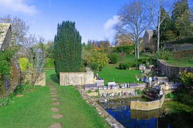 Snowshill Malikanesi, 1 Kasım 2025 Cumartesi günü İngiltere 'nin Worchester şehrinde popüler bir ziyaretçi merkezidir..