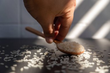 Pirinç tanelerini yakın çekim. Basmati pirinç arkaplanı. Tayland 'ın sağlıklı yiyeceği..