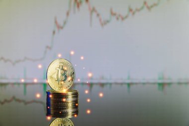Bulanık arka planda Bitcoin altını. Kripto para piyasası. Yeni borsa.