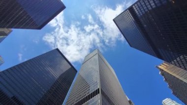 : Toronto 'nun finans bölgesi ufuk çizgisi ve Bay Caddesi boyunca modern mimari
