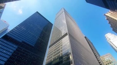 : Toronto 'nun finans bölgesi ufuk çizgisi ve Bay Caddesi boyunca modern mimari