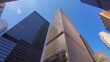 : Toronto 'nun finans bölgesi ufuk çizgisi ve Bay Caddesi boyunca modern mimari