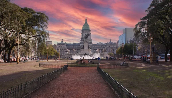 Plaza Nacional del Congreso, un parque público frente al Congreso Argentino en Buenos Aires —  Fotos de Stock