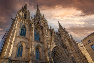 Barcelona Katedrali tarihi Las Ramblas bölgesinin kalbinde yer almaktadır.