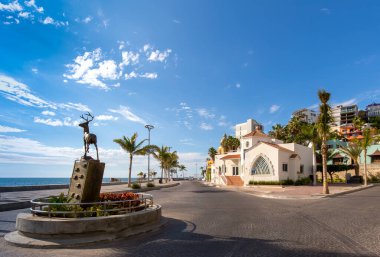 Meksika, Mazatlan, tarihi şehir merkezinde renkli eski şehir sokakları