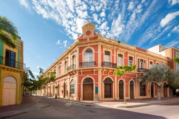 Meksika, Mazatlan, tarihi şehir merkezinde renkli eski şehir sokakları